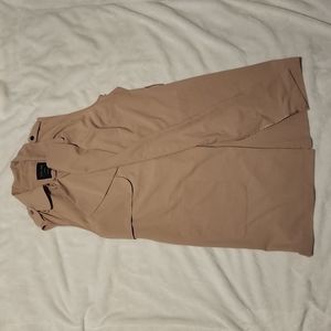 Sleeveless tan long cap style coat